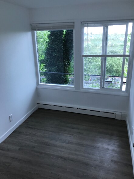 Building Photo - 4746 22nd Ave NE