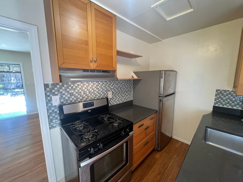 Building Photo - 2019 Cypress Ave