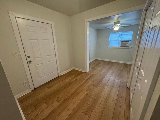 Building Photo - Downtown Pensacola - 2 bedroom, 1 bathroom