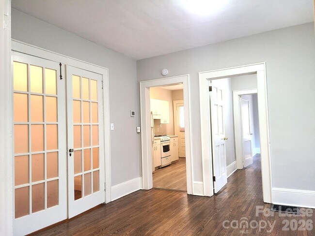 Building Photo - 1623 Fountain View St