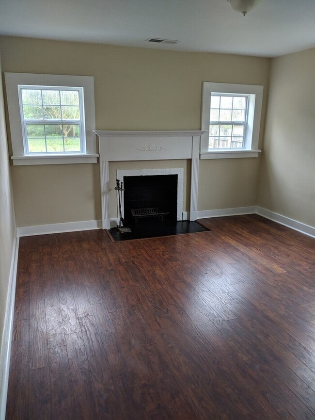 Building Photo - 3 Bed, 1 Bath - East Nashville Gem, Walking Distance to The Pharmacy