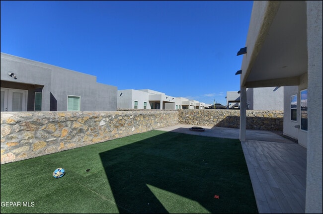 Building Photo - 12333 Desert Wolf Ave