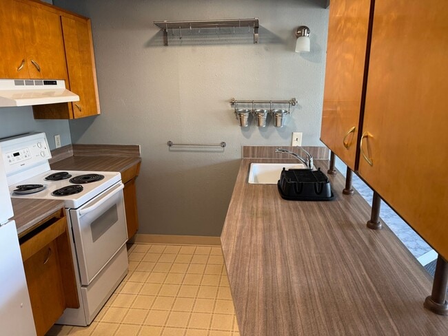 Building Photo - 1074/A/