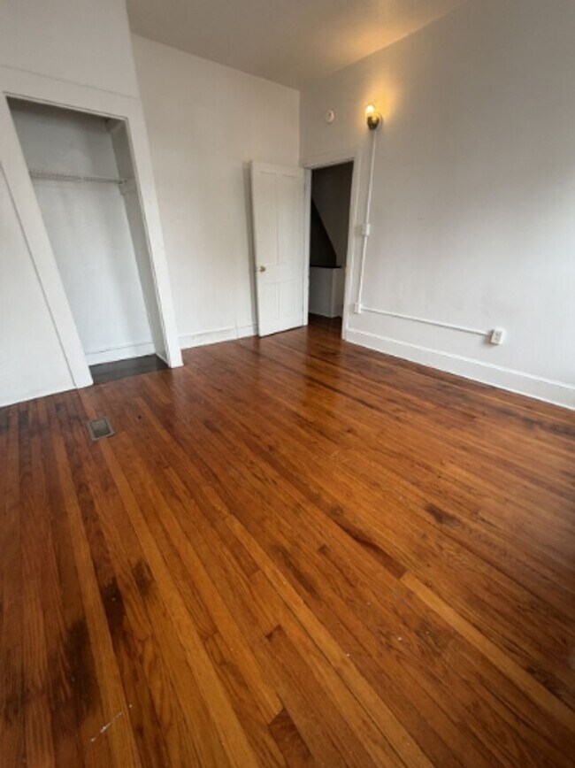 Building Photo - AVAILABLE FOR SHOWING 3!!! BR/1 BA. Promotion - $500 off first month rent!!