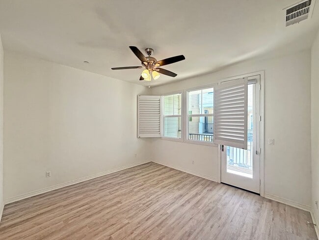 Building Photo - Bright & Inviting 2BR/2.5BA Townhome Near ...