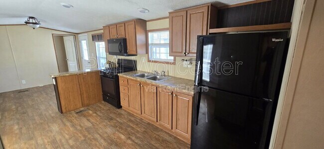 Building Photo - 151 Hartford Tpke