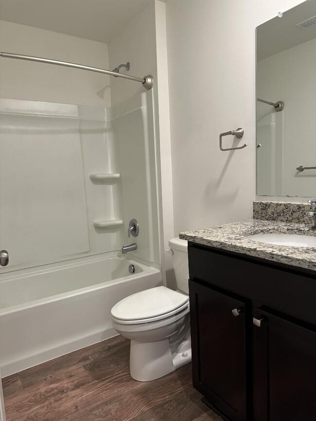 Building Photo - 1st Month Free Rent