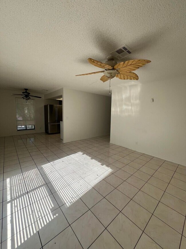 Building Photo - 5175 Caliente St