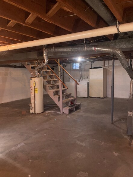 Building Photo - 409 Bond St