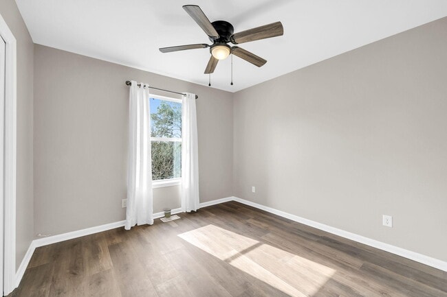 Building Photo - 200 White St