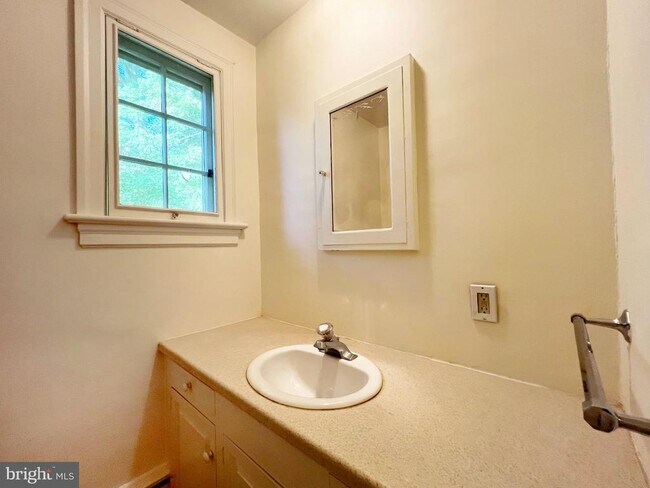 Building Photo - 51 Elfman Dr