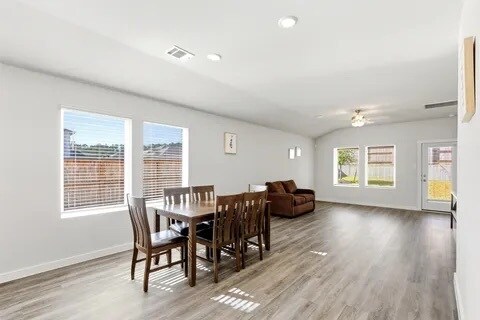 Building Photo - 216 Shore Pointe Ct