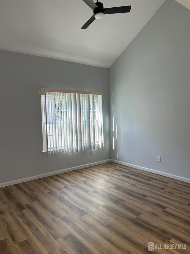 Building Photo - 8 Starlight Ct