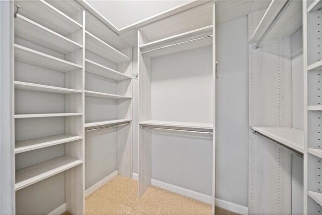 Building Photo - 726 Gardenside Cir SE
