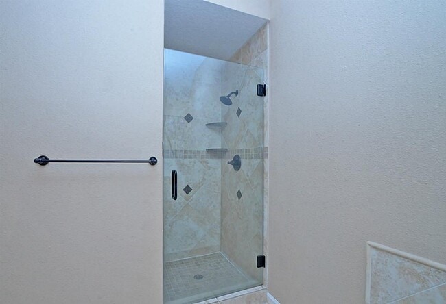Building Photo - 523 Crestridge Dr
