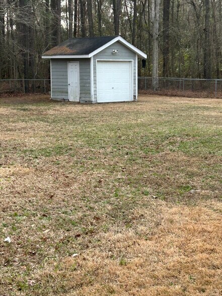 Building Photo - 308 Rose Dr