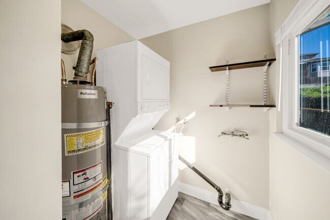 Building Photo - 9714 MacArthur Blvd