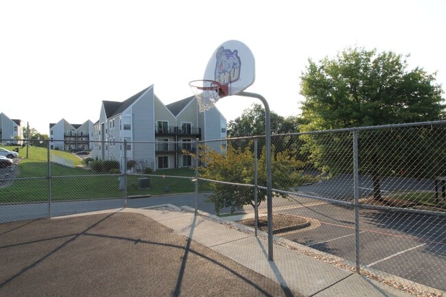 Building Photo - 1320 Bradley Dr