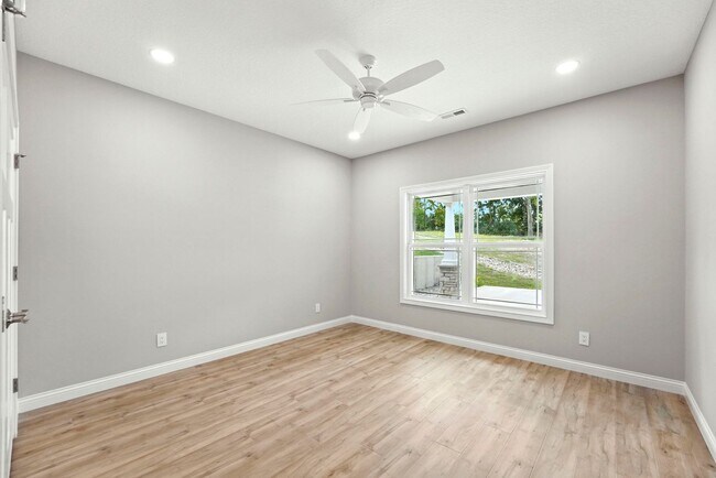 Building Photo - 80 Lane 520 Lake James