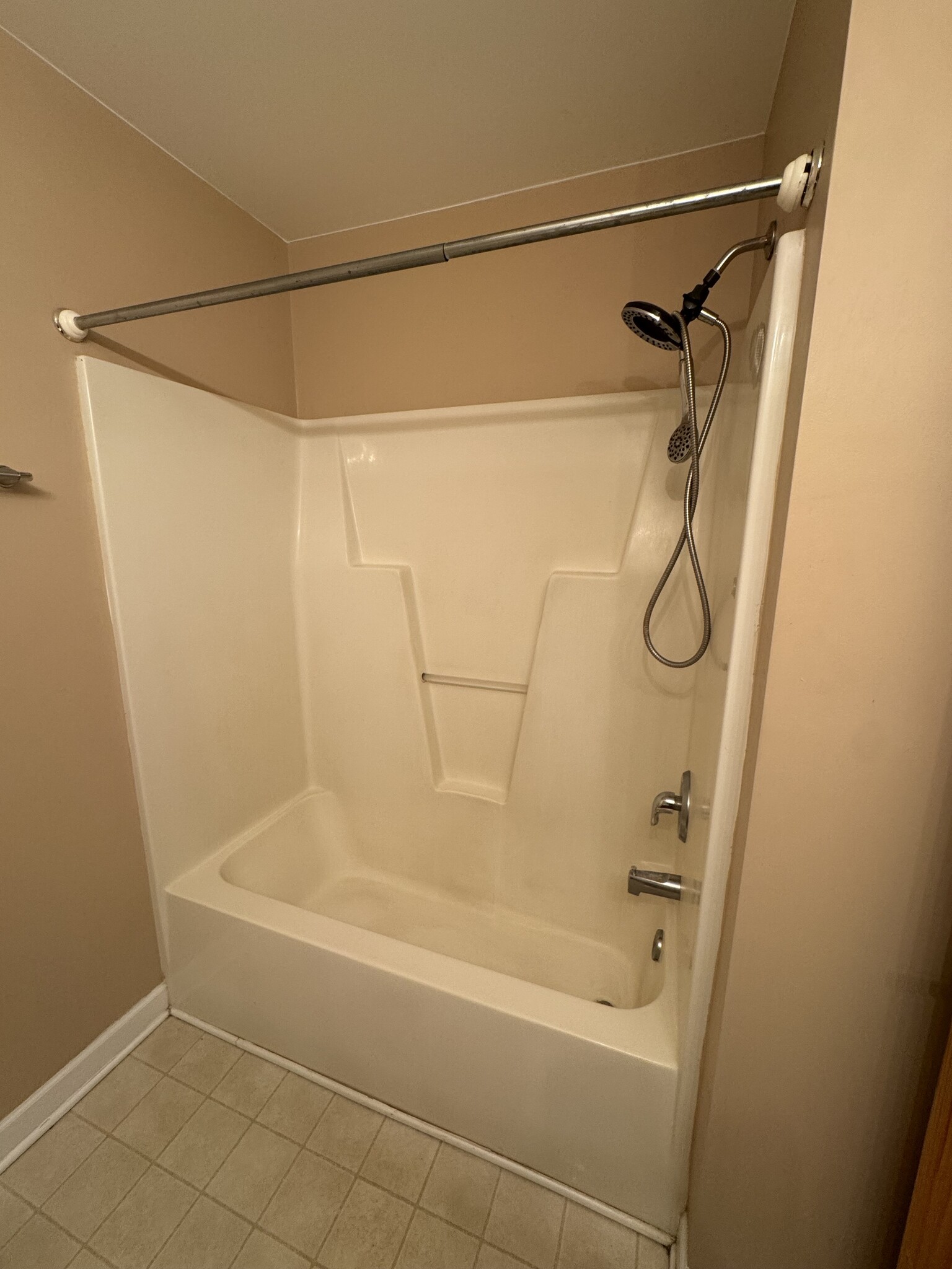 Upstairs bath - 7649 Keistlers Store Rd
