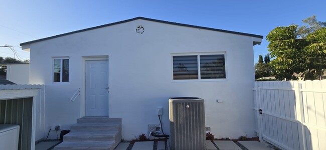 Building Photo - 8830 NW 11th Ct