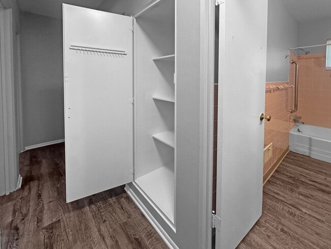 Building Photo - 27 Ridgewood St