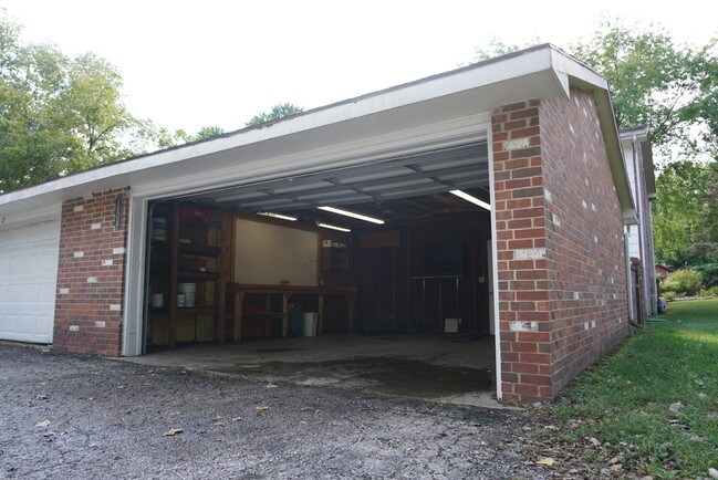 Building Photo - 1008 Jana Dr
