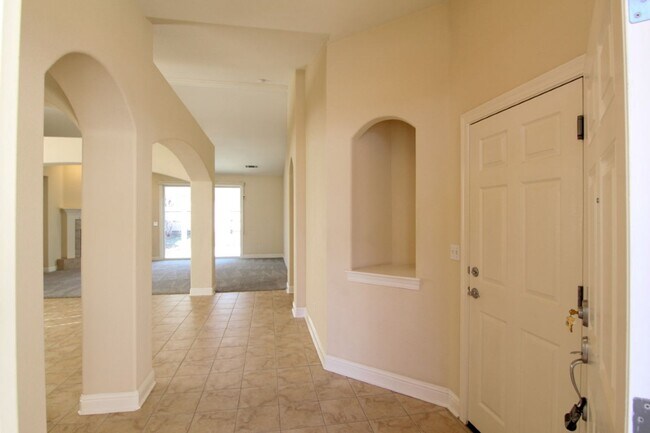 Building Photo - Spacious Home Near Mountain View School with a 3 Car Garage