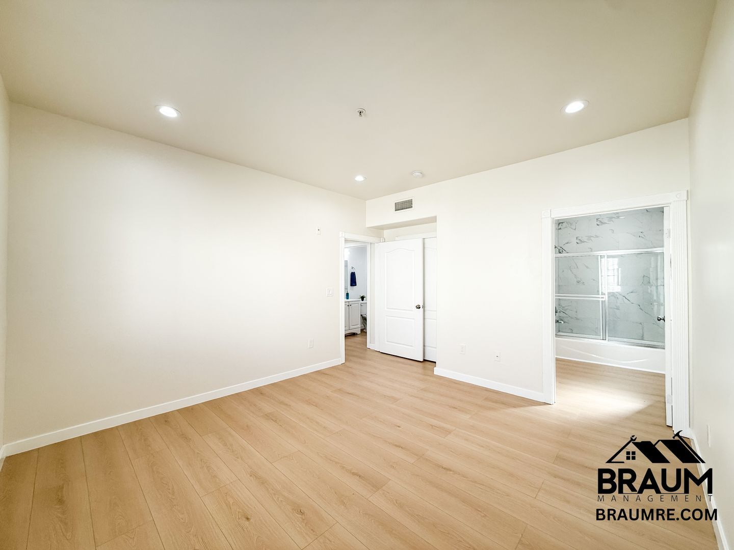 Building Photo - 10849 Fruitland Dr