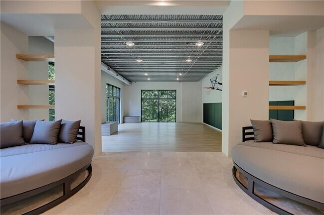 Building Photo - 3570 Knollwood Dr NW