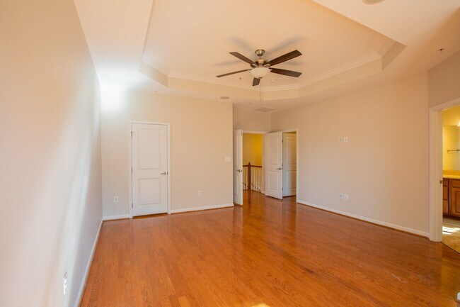 Building Photo - Stunning 3 BR/2.5 BA Townhome in Greenbelt!