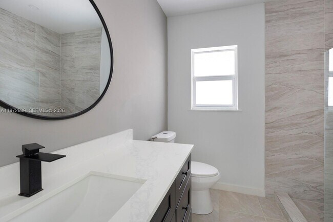 Building Photo - 7800 NE 10th Ct