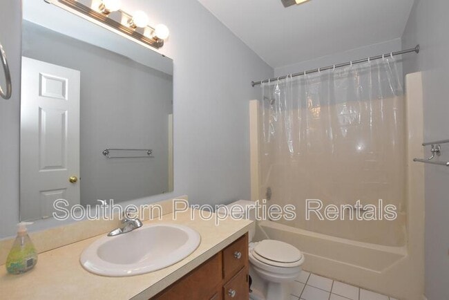 Building Photo - 400 N Steele St