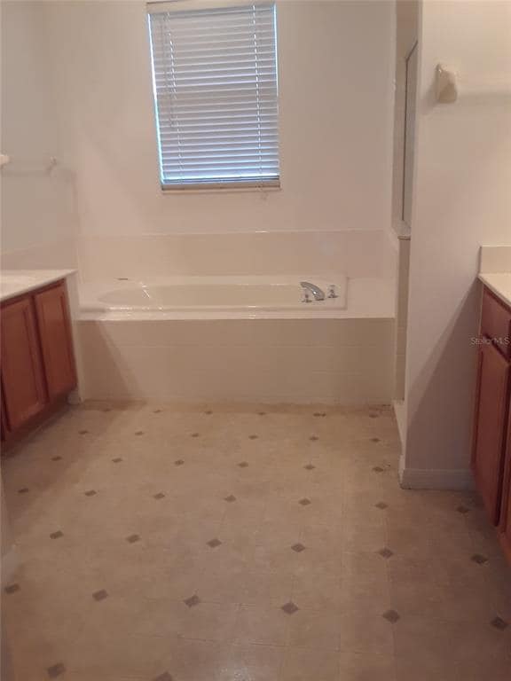 Building Photo - 225 Largovista Dr