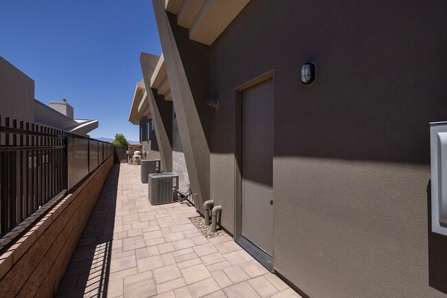 Building Photo - 663 Palisade Rim Dr