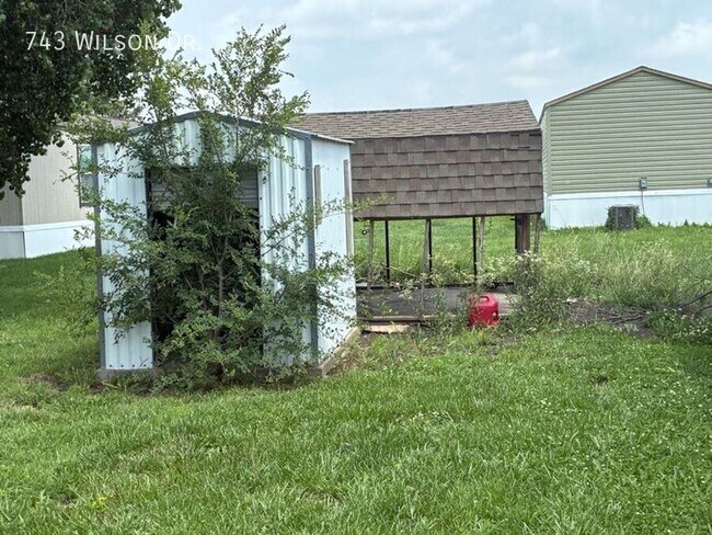 Building Photo - 743 Wilson Dr