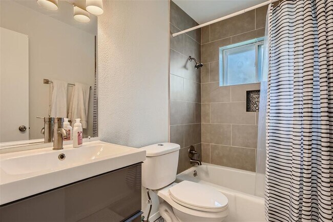 Building Photo - 6614 Ashland Dr