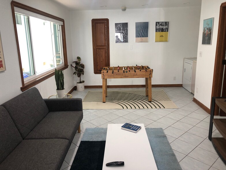 Building Photo - 208 Marine Ave