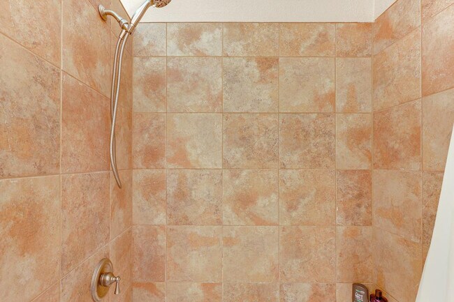 Building Photo - 2820 Greenway Dr