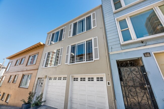 Building Photo - Stunning, Pet Friendly Edwardian 2BR Remod...