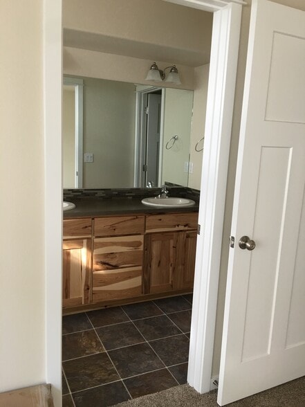 Building Photo - 1107 Hourglass Ln