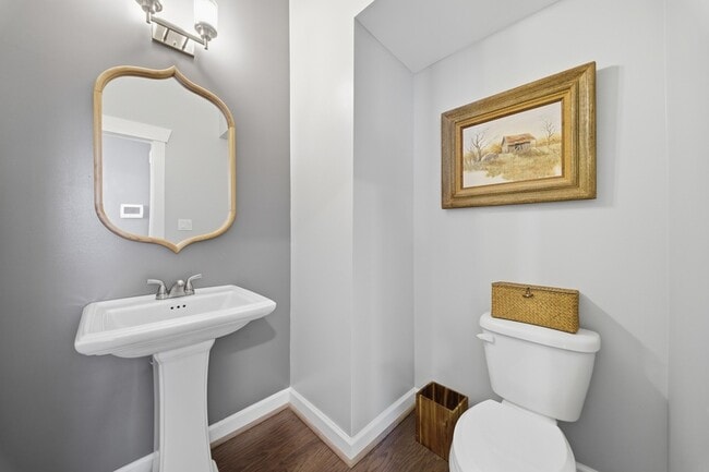 Building Photo - 1824 Hazelwood Rd