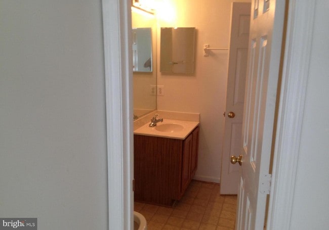 Building Photo - 305 Independence Dr