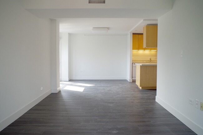 Interior Photo - 1400 E. 57th Street