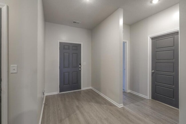 Building Photo - 8004 SE 6th St