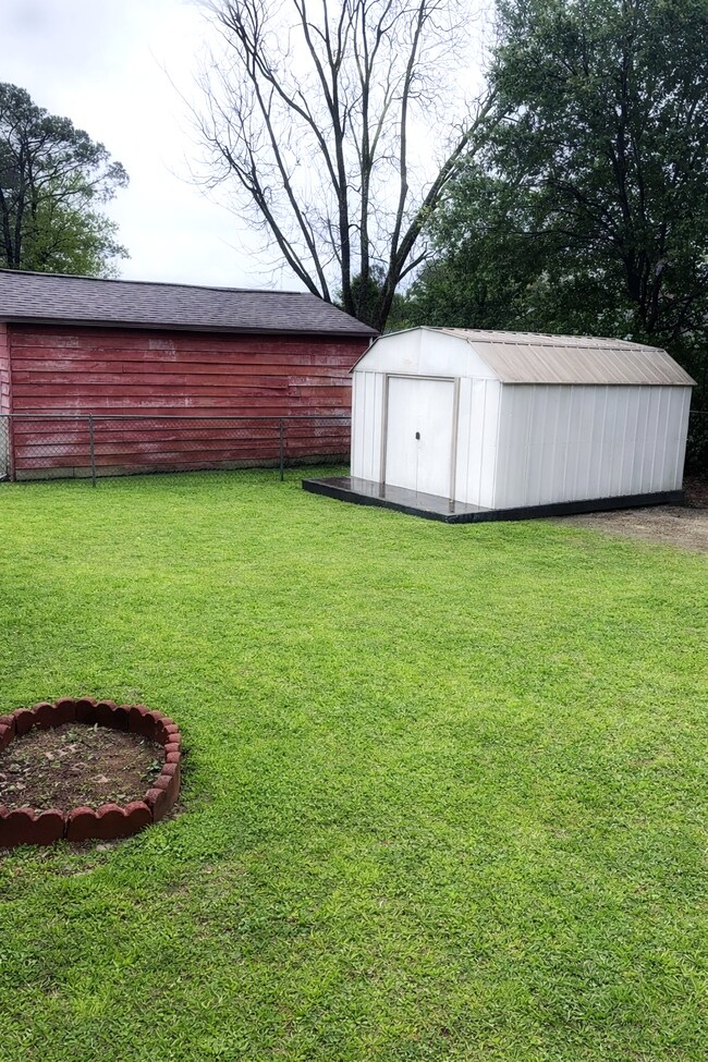 Building Photo - 82 Oliver Dr