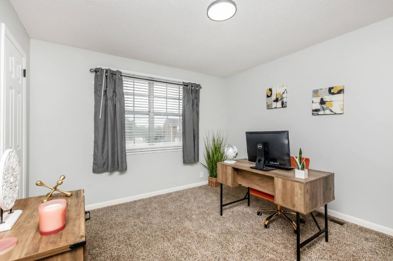 Building Photo - 600 Whispering Hills Dr