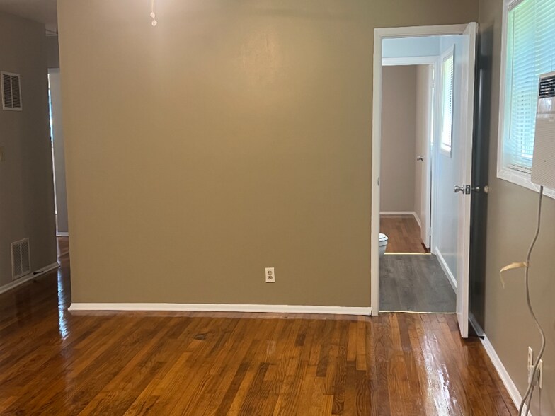 Building Photo - 1490 Cedar Creek Ln