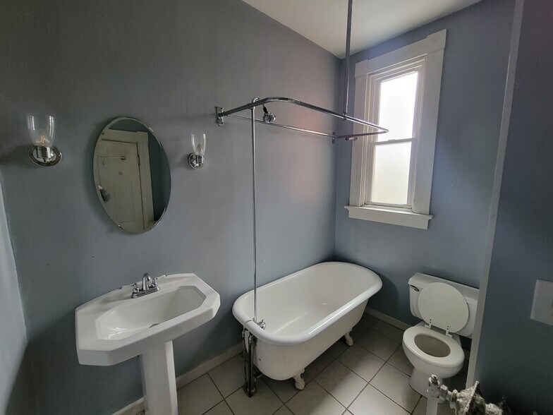 Building Photo - 416 6th Ave