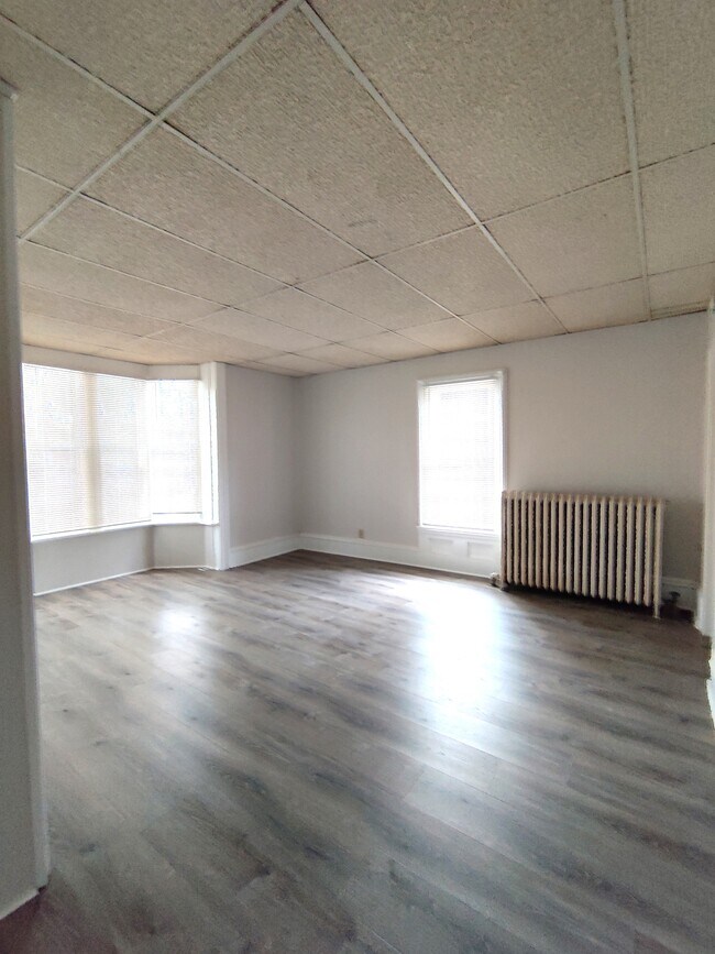 Building Photo - 242 W Lincoln Ave